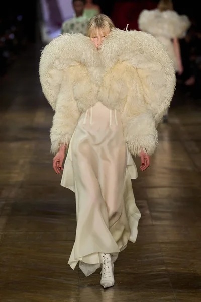 Look 17